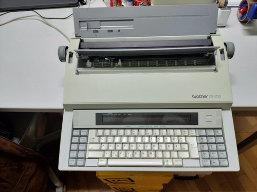 Elektronische schreibmaschine - elektronische,