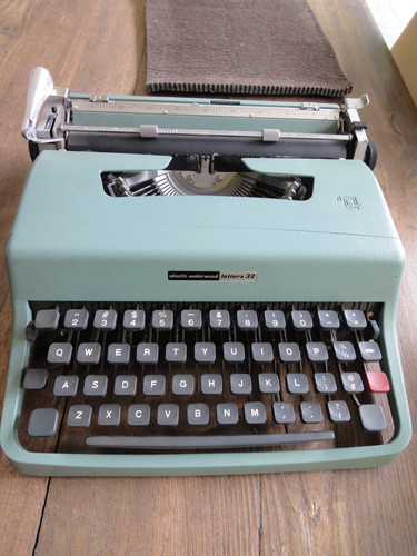 Reiseschreibmaschine olivetti - reiseschreibmaschine,