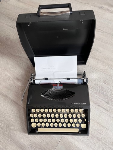 Vintage reise schreibmaschine - vintage,