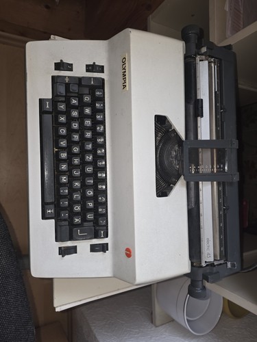 Schreibmaschine olympia - schreibmaschine,