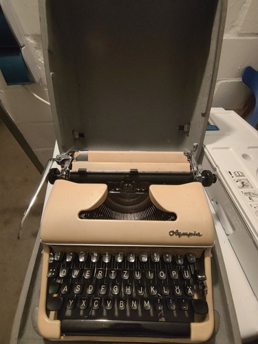 Olympia schreibmaschine mit - olympia,