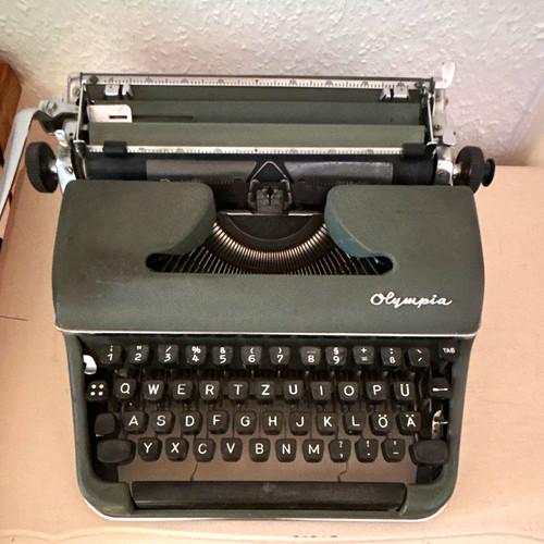Olympia schreibmaschine mit - olympia,